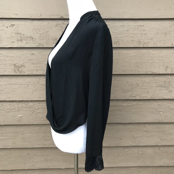 ☀️☀️☀️ 4/$20 Jealous Tomato deep V shirt with lace cuffs - Picture 4 of 6